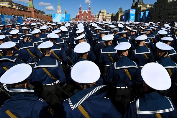 Российские моряки на Красной площади в Москве перед репетицией военного парада в честь Дня Победы - Sputnik Абхазия