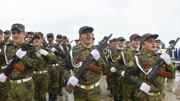 Парад Великой Победы прошел на набережной Диоскуров в Сухуме  - Sputnik Абхазия