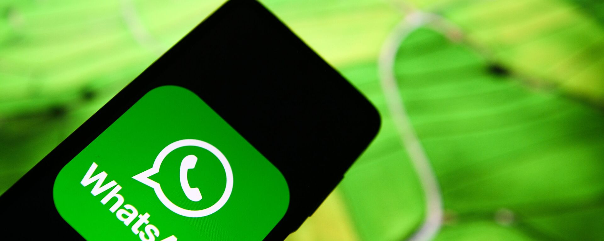 Приложение мессенджера WhatsApp на экране смартфона. - Sputnik Абхазия, 1920, 04.08.2021