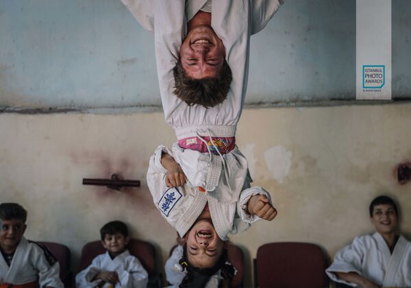 Снимок из серии Syria: Sport and Fun Instead of War and Fear сирийского фотографа Anas Alkharboutli, ставший третьим в категории Story Sports конкурса Istanbul Photo Awards 2021 - Sputnik Абхазия