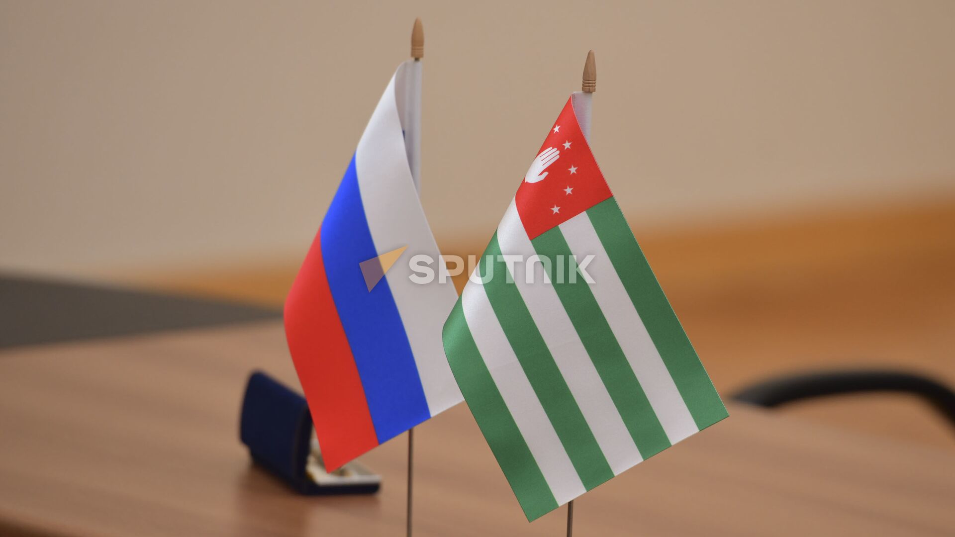 Флаг Абхазии и России  - Sputnik Абхазия, 1920, 11.06.2024