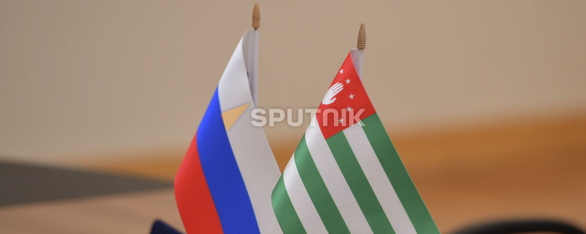 Флаг Абхазии и России  - Sputnik Абхазия, 1920, 13.08.2022