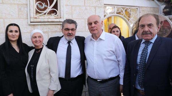 Президент Абхазии   встретился с семьей Уалида Маршана - Sputnik Аҧсны