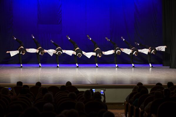 Танцоры балета представили сюиту греческих танцев Сиртаки. - Sputnik Абхазия