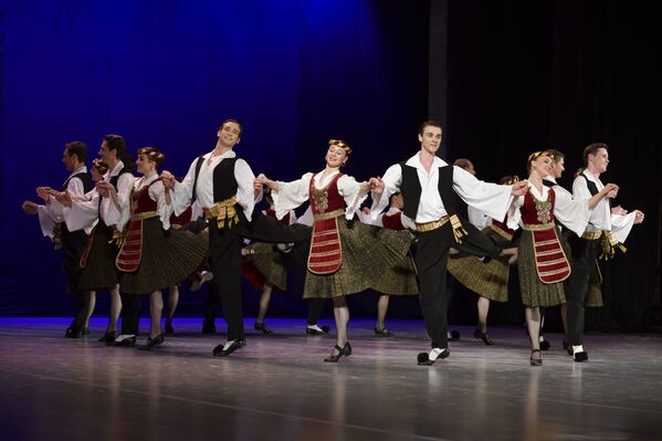 Греческий танец Сиртаки в исполнении балета Моисеева. - Sputnik Абхазия