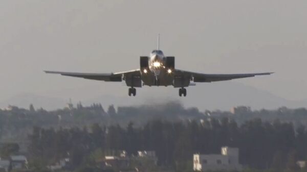 Дальние бомбардировщики Ту-22 впервые приземлились на авиабазе Хмеймим в Сирии - Sputnik Абхазия