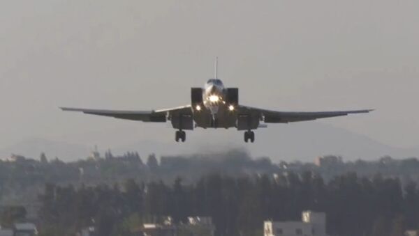 Дальние бомбардировщики Ту-22 впервые приземлились на авиабазе Хмеймим в Сирии - Sputnik Абхазия