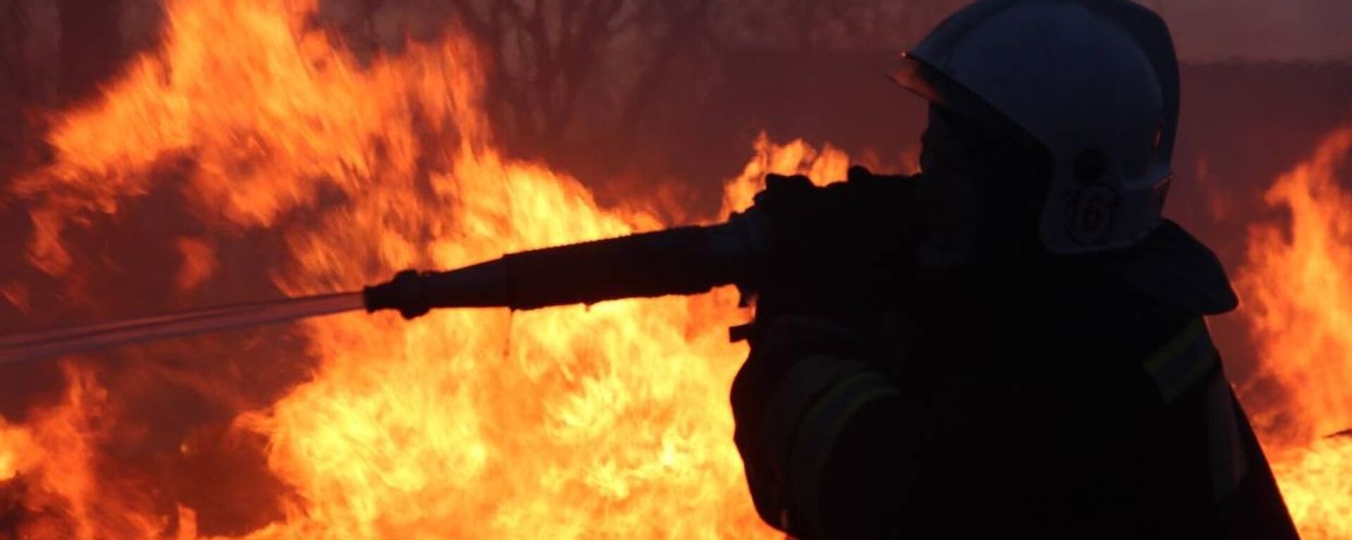 Пожар в поселке Дальний в Иркутской области - Sputnik Абхазия, 1920, 28.04.2026