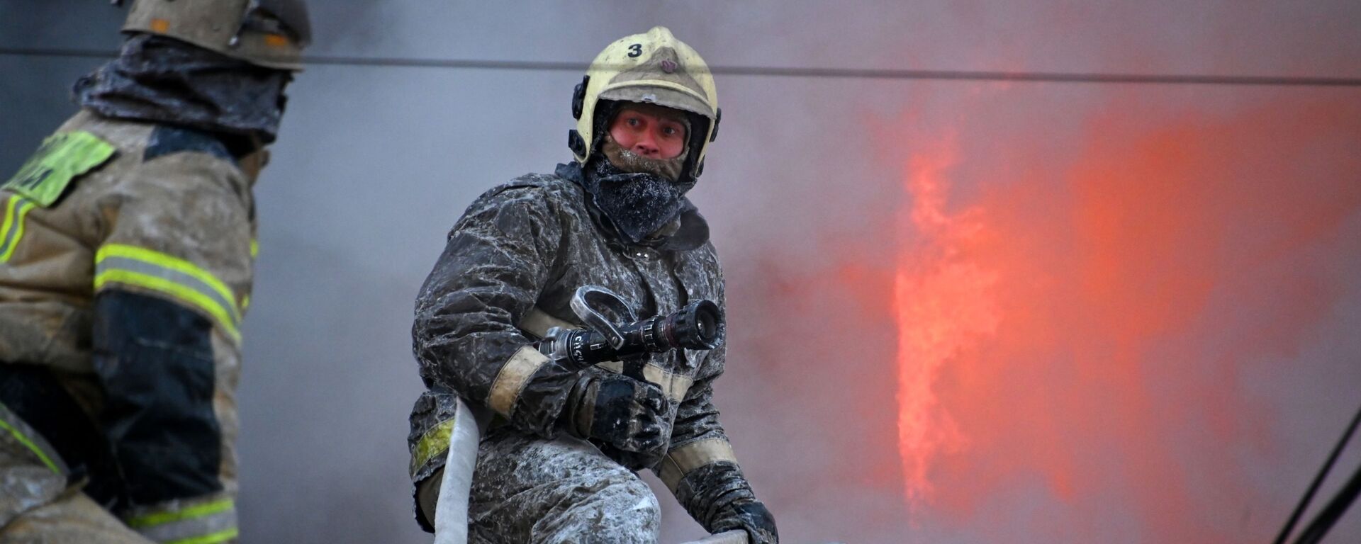 Пожар в здании сервисного обслуживания оборудования в Омске - Sputnik Абхазия, 1920, 28.04.2026