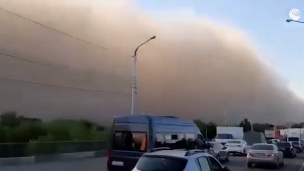 Песчаная буря накрыла улицы Астрахани - Sputnik Абхазия