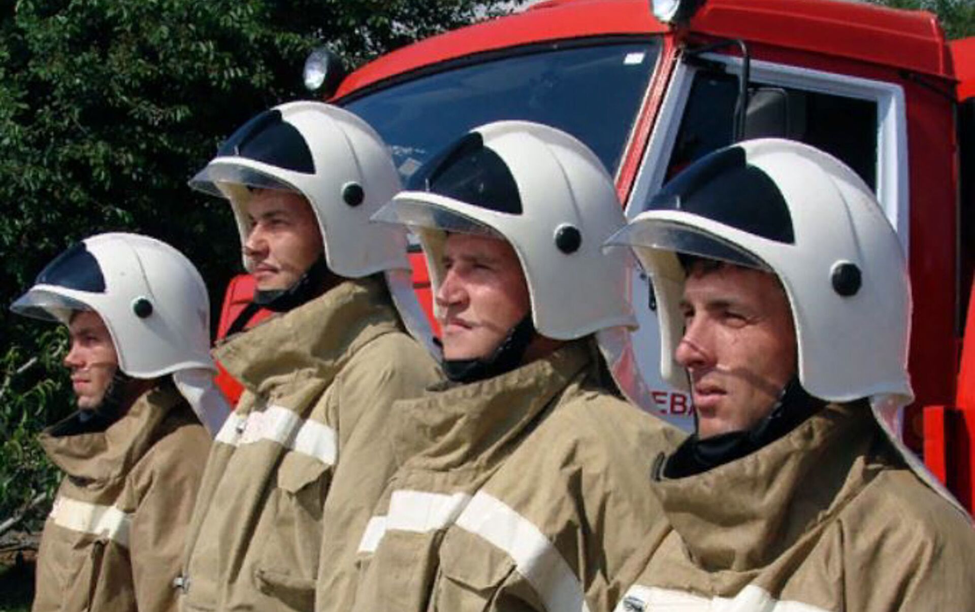 Команда пожарной службы. Военные пожарные. Пожарная команда. Пожарная команда воинской части. Российские пожарные.