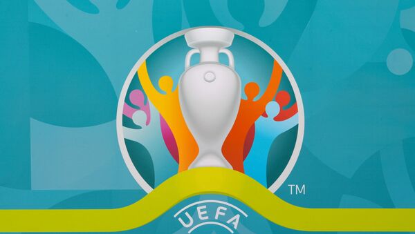 Логотип UEFA EURO 2020 в футбольной деревне фестиваля в Санкт-Петербурге. Футбольный турнир пройдет с 11 июня по 11 июля 2021 года. Впервые в истории чемпионата Европы по футболу матчи будут проходить в 12 городах. - Sputnik Аҧсны