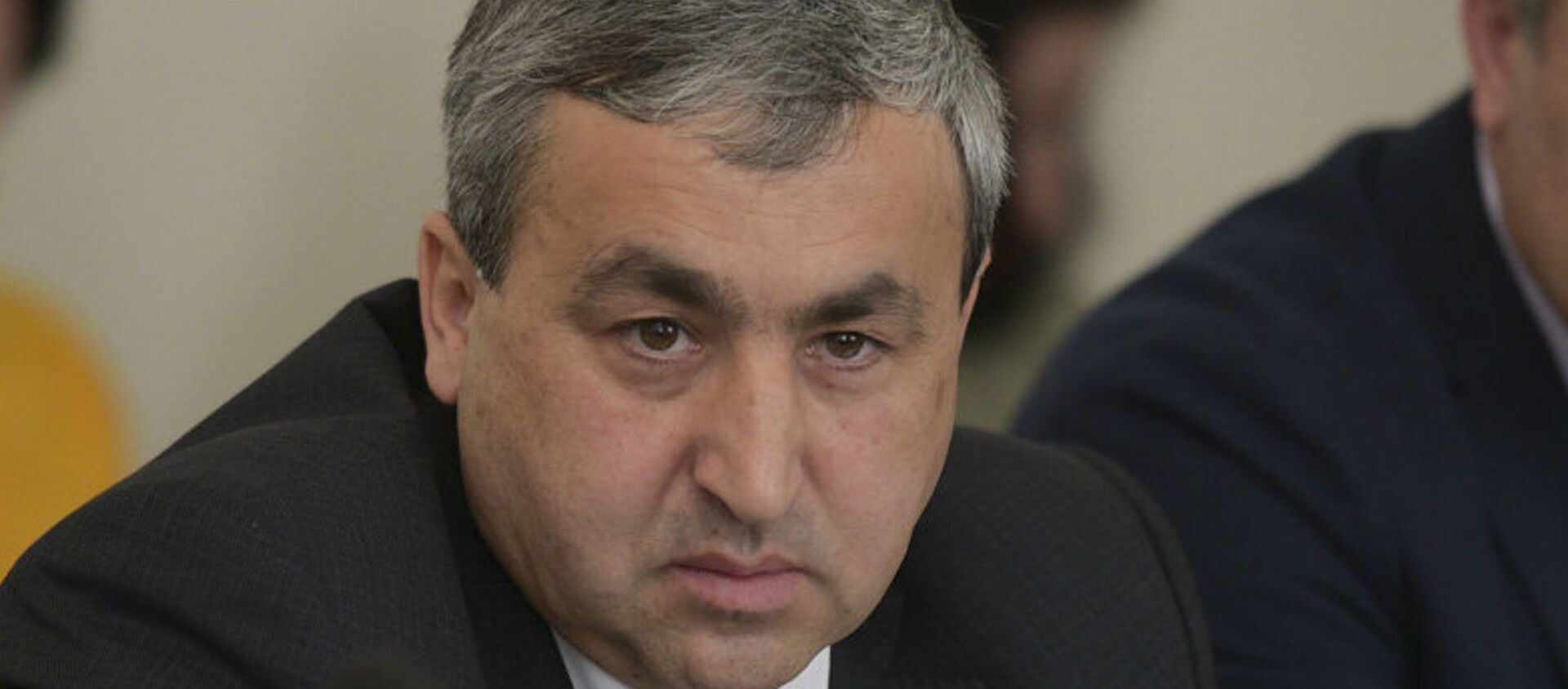 Депутат Александр Цишба на второй сессии парламента Абхазии шестого созыва - Sputnik Абхазия, 1920, 11.06.2021