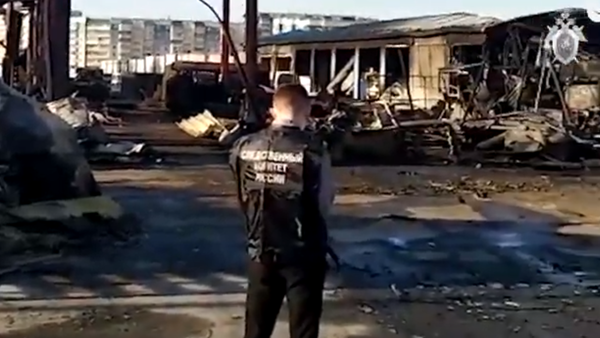 Сгоревшая АЗС в Новосибирске, где накануне пострадали более 30 человек - Sputnik Абхазия