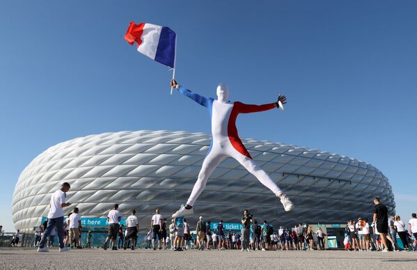 Болельщики сборной Франции на Euro 2020 около стадиона в Мюнхене. - Sputnik Абхазия