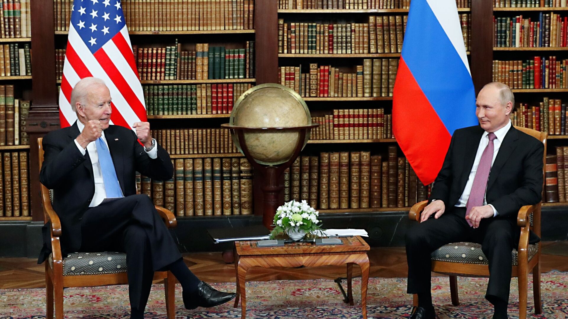 Президент РФ Владимир Путин и президент США Джо Байден  во время встречи в Женеве на вилле Ла Гранж - Sputnik Аҧсны, 1920, 05.12.2021