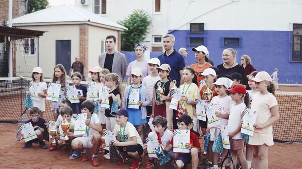 Чемпионат Сухума по теннису среди детей  Источник: sukhumcity.info - Sputnik Абхазия