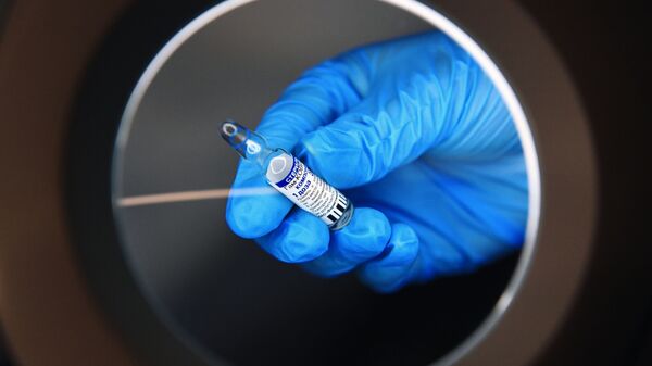 Проведение вакцинации от COVID-19 мобильными бригадами в Новосибирске - Sputnik Аҧсны