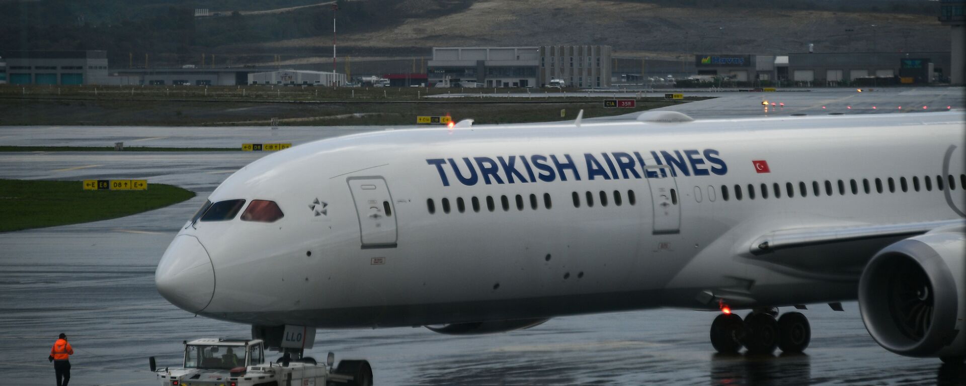 Самолеты авиакомпании Turkish Airlines в Международном аэропорту Стамбул - новый аэропорт в Стамбуле, самый крупный в Турции. - Sputnik Аҧсны, 1920, 13.09.2021