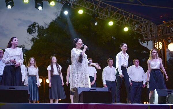 День молодежи отметили концертом на набережной Сухума - Sputnik Абхазия