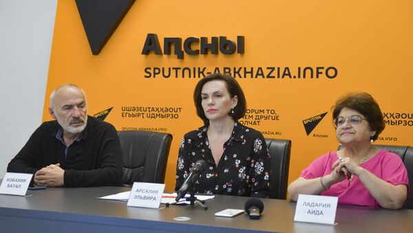 ПК в Спутник о выставке картин из частных коллекций - Sputnik Абхазия