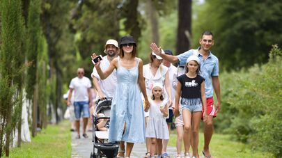 Курортный сезон. Отдыхающие на пляжах Абхазии. 