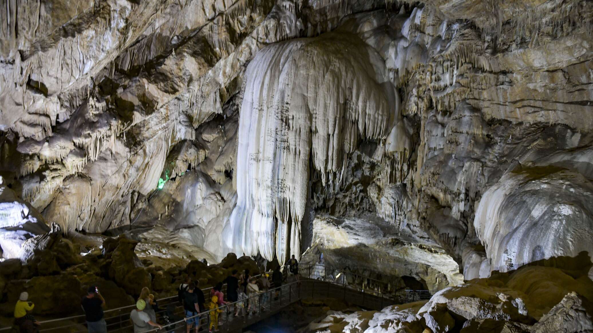 Новоафонская пещера метро