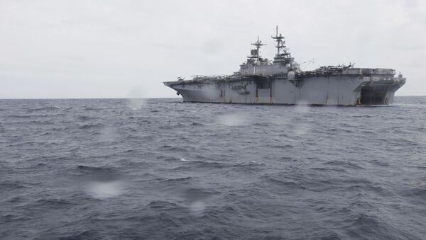 LCAC, загруженный артиллерией и грузовиками, приближается к колодцу во время операций на борту десантного корабля USS Wasp в поддержку операции Bold Alligator у побережья Джексонвилля, штат Северная Каролина - Sputnik Абхазия