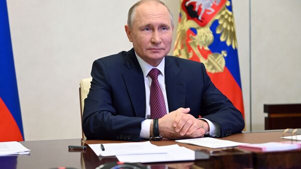 Президент РФ В. Путин провел встречу с финалистами конкурса Большая перемена - Sputnik Аҧсны