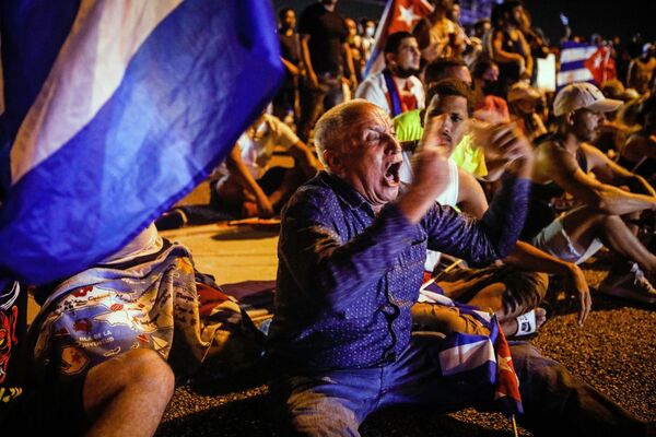 Акция протеста в поддержку кубинцев, выступающих против своего правительства, в Майами - Sputnik Абхазия