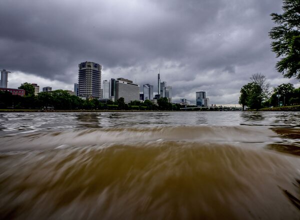 Разлившаяся река Майн во Франкфурте, Германия. - Sputnik Абхазия