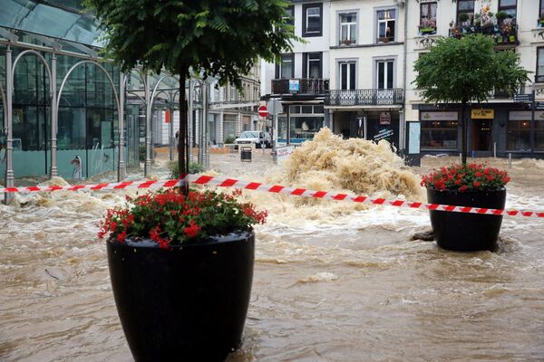 Затопленная улица города Спа в Бельгии. - Sputnik Абхазия