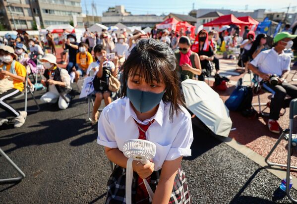 Люди на мероприятии torch kiss в Токио  - Sputnik Абхазия