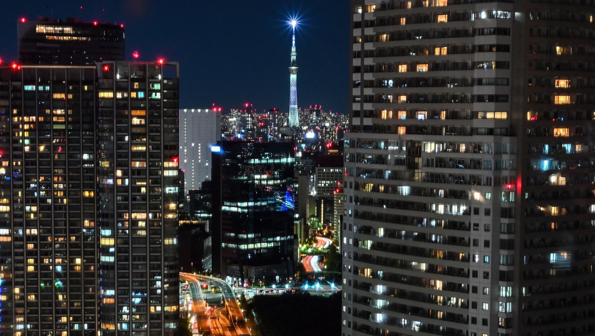 Общий вид зданий и небоскреба Tokyo Skytree (на заднем плане) в Токио 28 ноября 2020 г. - Sputnik Абхазия, 1920, 26.07.2021