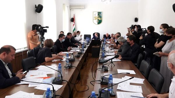 COVID и энергетика: как прошло последнее заседание весенней сессии Парламента Абхазии - Sputnik Абхазия