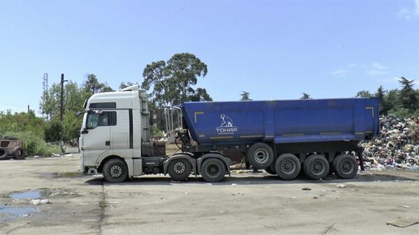 Из Сухума мусор будут вывозить дополнительно еще две машины большой грузоподъемности  Источник: sukhumcity.info - Sputnik Абхазия