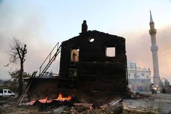 Сгоревший дом Манавгате, Турция. - Sputnik Абхазия