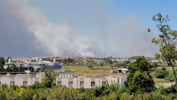 Дым от лесного пожара в Манавгате, Турция. - Sputnik Абхазия