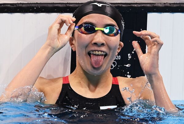 Японская пловчиха Юи Охаси после финиша в финальном заплыве на ОИ в Токио - Sputnik Абхазия