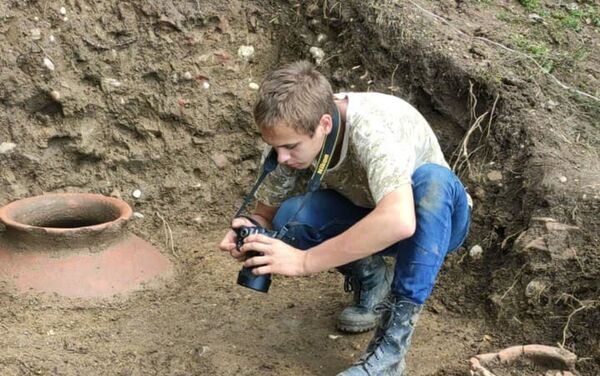 Древние пифосы были найдены при раскопках в Меркуле Древние пифосы были найдены при раскопках в Меркуле - Sputnik Абхазия