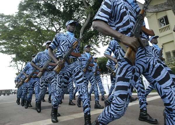 Парад солдат из Кот-д'Ивуара у президентского дворца в Абиджане - Sputnik Абхазия