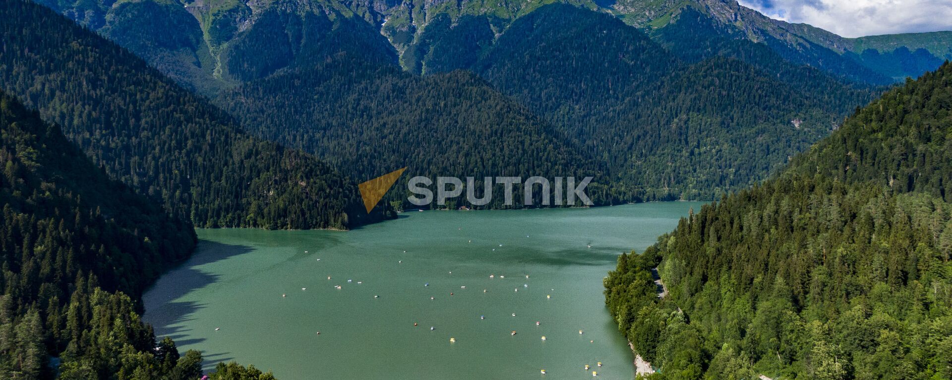 Озеро Рица с птичьего полета  - Sputnik Абхазия, 1920, 04.08.2021