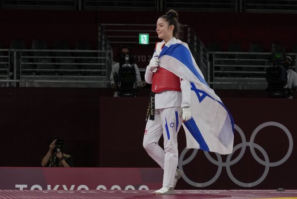 Израильская спортсменка после матча по тхэквондо на XXXII летних Олимпийских играх в Токио. - Sputnik Абхазия