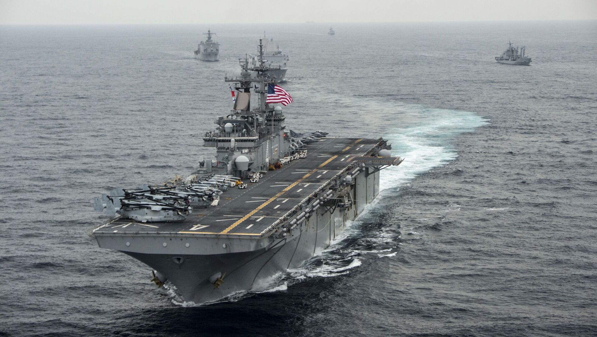 На этой фотографии ВМС США, опубликованной 9 марта 2016 года, показан десантный корабль USS Boxer (LHD 4), когда он проходит через Восточное море во время учений Ssang Yong 2016 8 марта 2016 года. - Sputnik Абхазия, 1920, 04.08.2021
