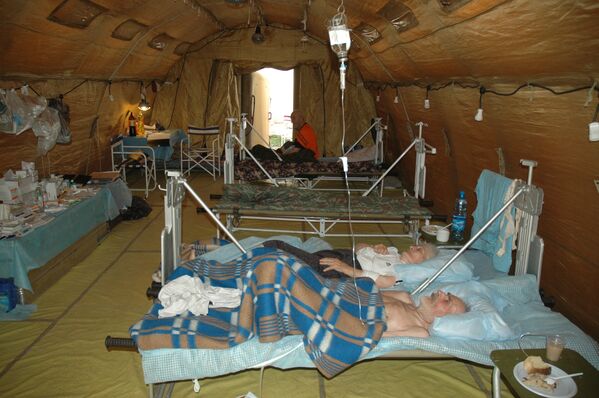 Полевой госпиталь был      развернут в столице Южной Осетии после боевых действий. - Sputnik Абхазия