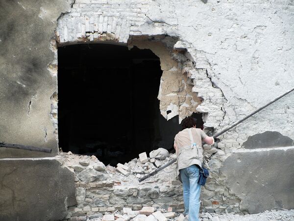 Один из журналистов обнаружил снаряд.  - Sputnik Абхазия