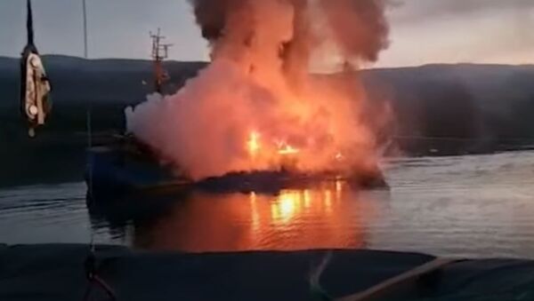Российский траулер Таманго горит в норвежском порту - Sputnik Абхазия