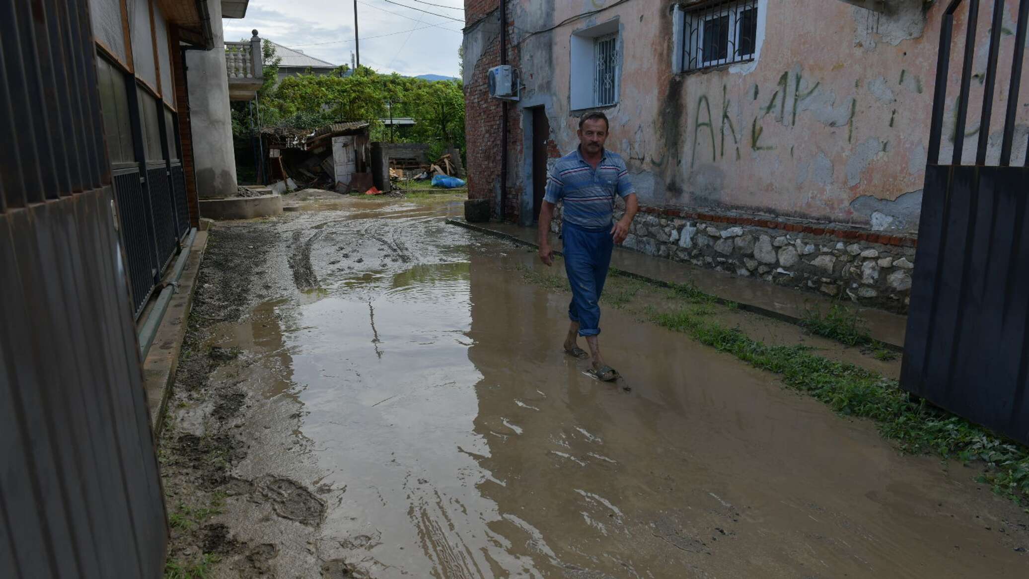 Что не снесло ветром, затопило водой: бизнес в Абхазии после разгула стихии  - 28.08.2021, Sputnik Абхазия