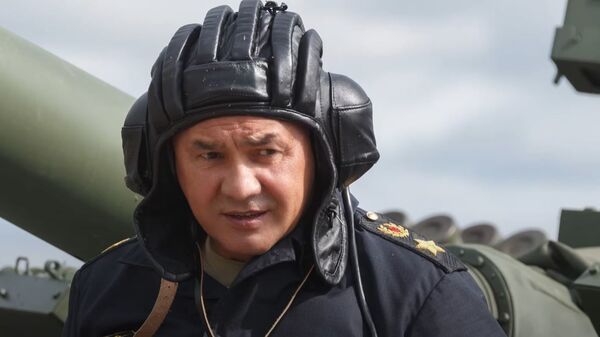 Сергей Шойгу лично опробовал трассу конкурса «Танковый биатлон» - Sputnik Абхазия