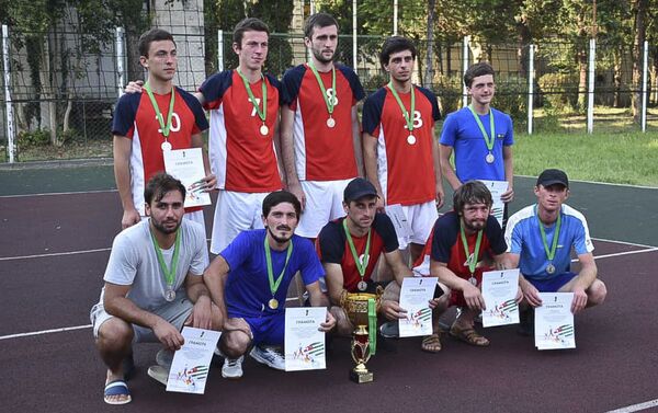 В городе Сухум прошел ежегодный открытый Республиканский турнир по волейболу среди мужских команд - Sputnik Абхазия